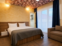 9-room hotel with 452 - 1