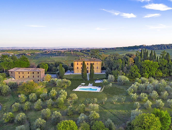 Buy a prestigious property in siena for sale