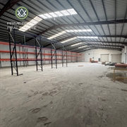 32 000 sq ft - 2