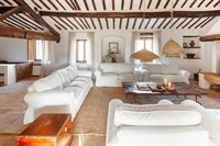 charming turnkey estate covering - 1