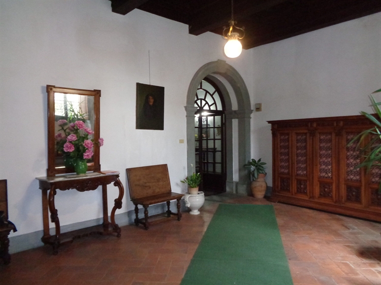 Buy a farm estate with vineyards in florence tuscany for sale