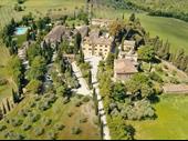 luxury hamlet tuscany for