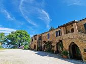 tuscany farm with land