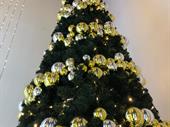 commercial christmas decorations business