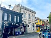 investment retail high street