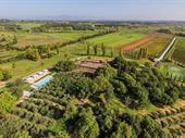 farm tuscany with wines