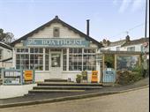 seasonal coastal restauarant with