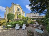 a luxurious 7 bedroom