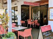 vibrant popular café port