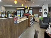 thriving lounge bar for