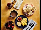 family-friendly café palm beach