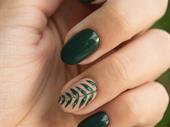 chic nail salon available