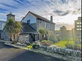 freehold 6 bedroom guest