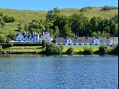 idyllic hotel on shores