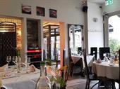 successful mediterranean restaurant full