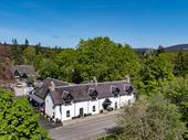 stunning immaculate riverside inn