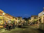 popular restaurant bar w