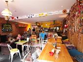 thriving lynton café with