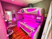 staff-run sunbed-shop with 5x-sunbed