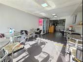 sandwich shop 1-bedroom flat