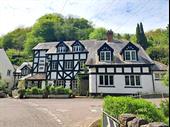 free-of-tie 17th century inn