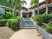 boutique hotel 175m from