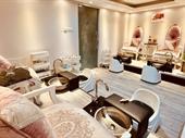 spacious salon arjan