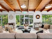 stunning freehold accommodation bright