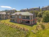 villa with unobstructed golf
