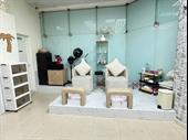 ladies beauty salon nail