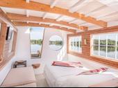 award-winning portable houseboat hospitality