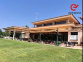 18-hole golf club operating