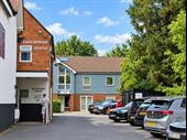 self-contained pangbourne office with